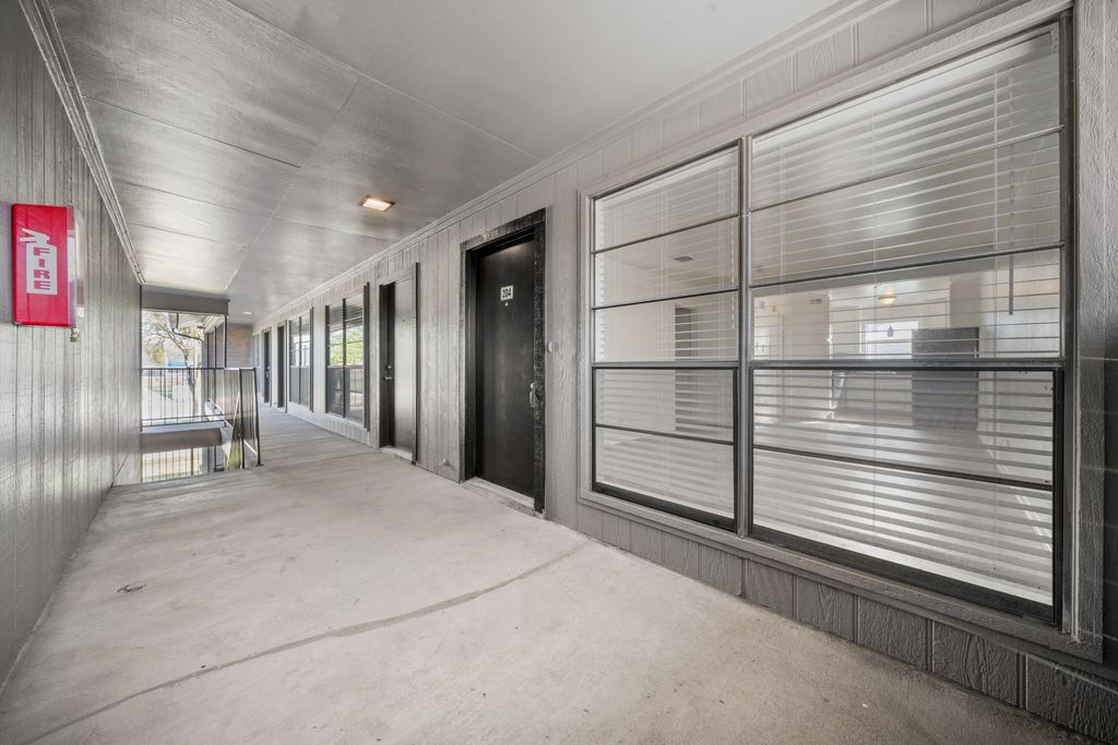 320 E 4th Street 204, Arlington, TX 76010