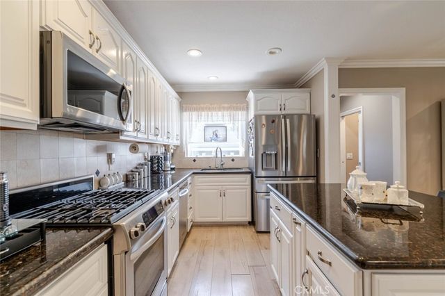 3302 Paraiso Way, La Crescenta, CA 91214