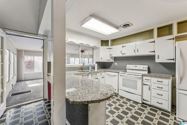 2136 ROCKLAND DRIVE, Hoover, AL 35226