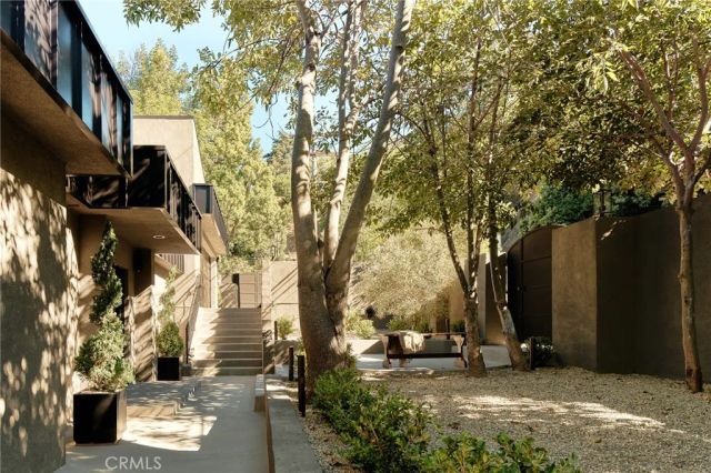 3250 Coldwater Canyon, Studio City, CA 91604