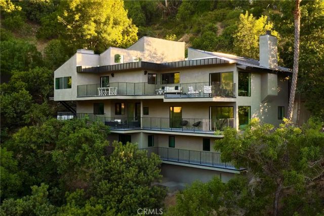 3250 Coldwater Canyon, Studio City, CA 91604