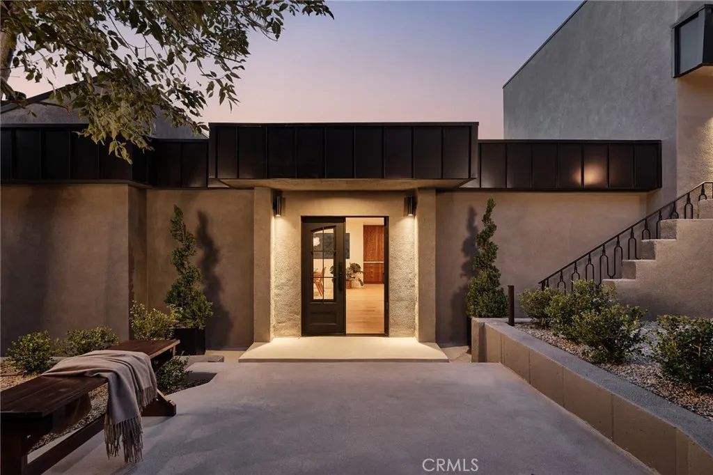 3250 Coldwater Canyon, Studio City, CA 91604