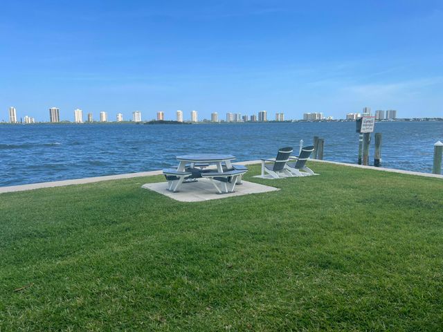 100 Paradise Harbour Boulevard 506, North Palm Beach, FL 33408