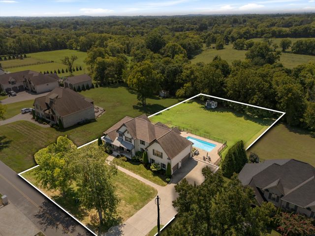 868 Douglas Bend Rd, Gallatin, TN 37066