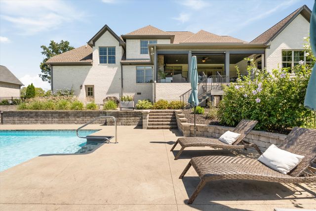 868 Douglas Bend Rd, Gallatin, TN 37066
