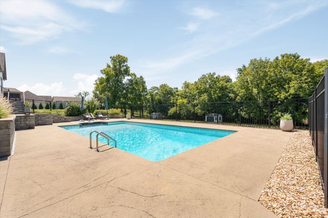 868 Douglas Bend Rd, Gallatin, TN 37066