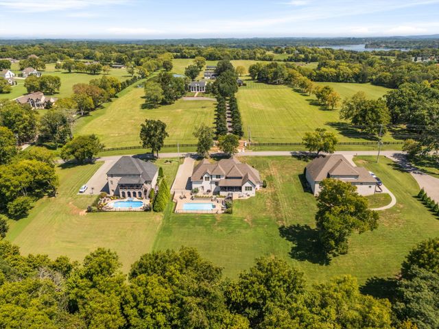 868 Douglas Bend Rd, Gallatin, TN 37066