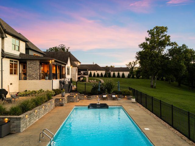 868 Douglas Bend Rd, Gallatin, TN 37066