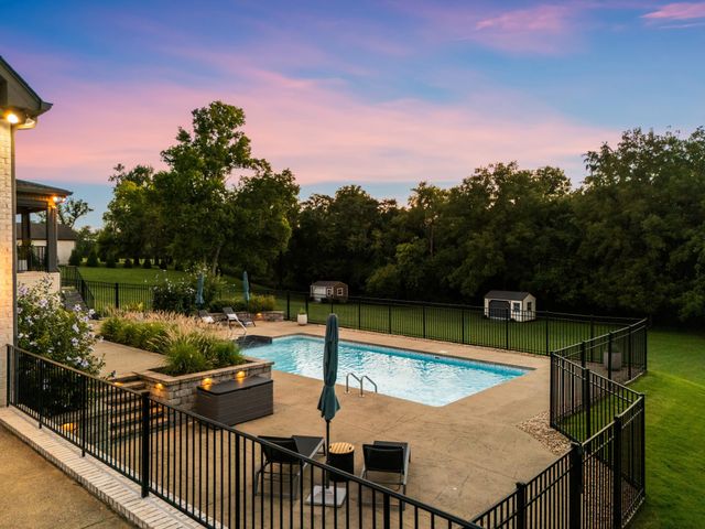 868 Douglas Bend Rd, Gallatin, TN 37066