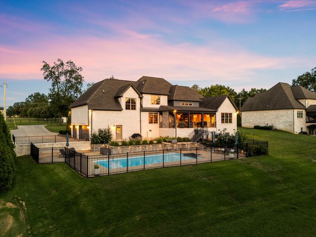 868 Douglas Bend Rd, Gallatin, TN 37066