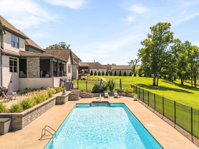 868 Douglas Bend Rd, Gallatin, TN 37066