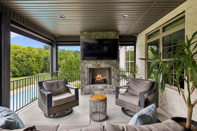 868 Douglas Bend Rd, Gallatin, TN 37066