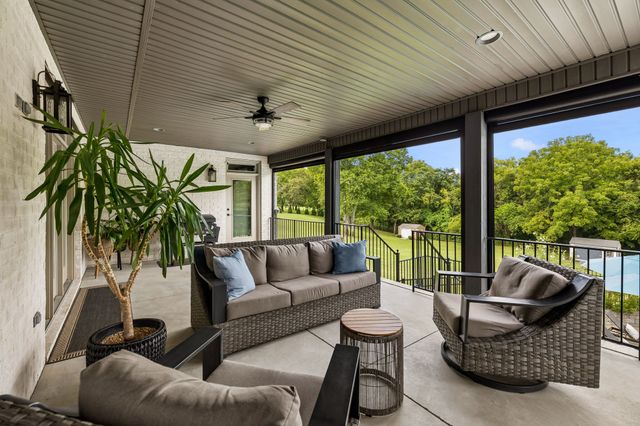 868 Douglas Bend Rd, Gallatin, TN 37066