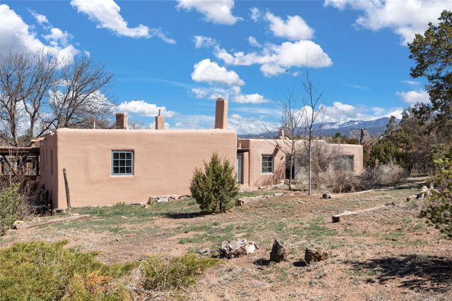 2347 Botulph Road, Santa Fe, NM 87505