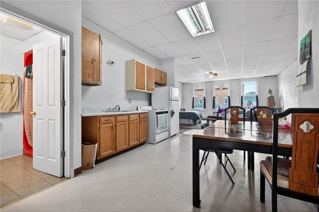 210 E 5th Ave, Tarentum, PA 15084
