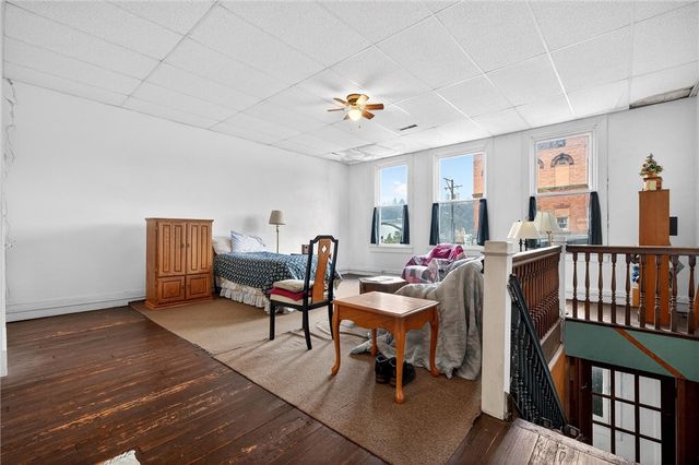 210 E 5th Ave, Tarentum, PA 15084