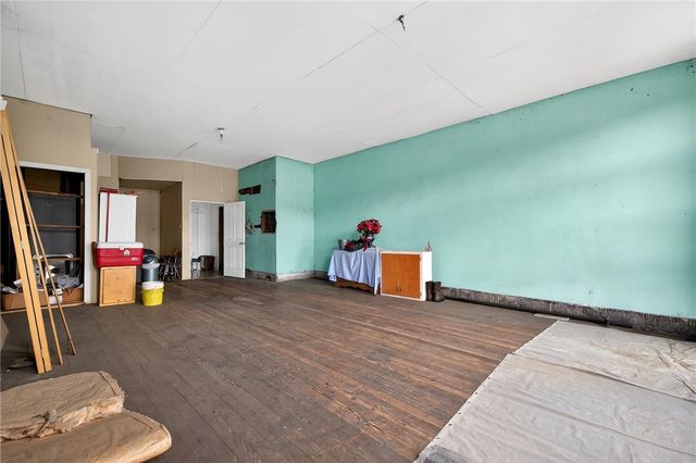 210 E 5th Ave, Tarentum, PA 15084