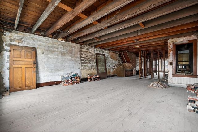 210 E 5th Ave, Tarentum, PA 15084