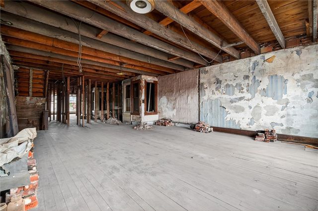 210 E 5th Ave, Tarentum, PA 15084