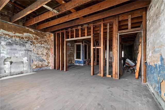 210 E 5th Ave, Tarentum, PA 15084