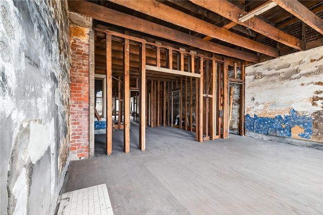 210 E 5th Ave, Tarentum, PA 15084
