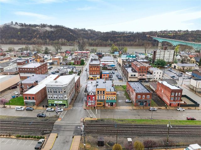 210 E 5th Ave, Tarentum, PA 15084
