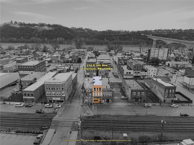 210 E 5th Ave, Tarentum, PA 15084