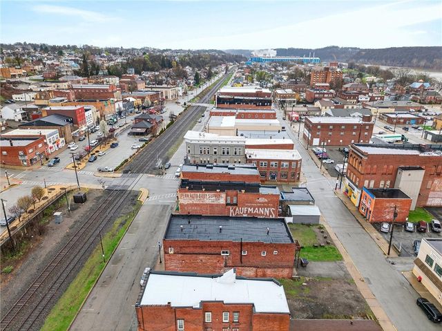 210 E 5th Ave, Tarentum, PA 15084