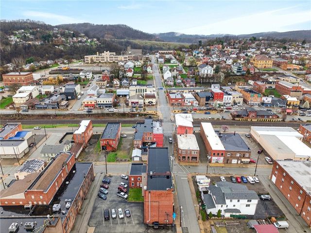 210 E 5th Ave, Tarentum, PA 15084