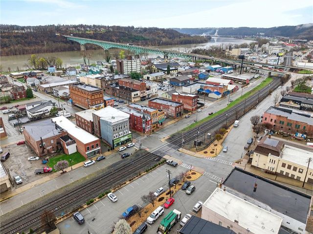 210 E 5th Ave, Tarentum, PA 15084