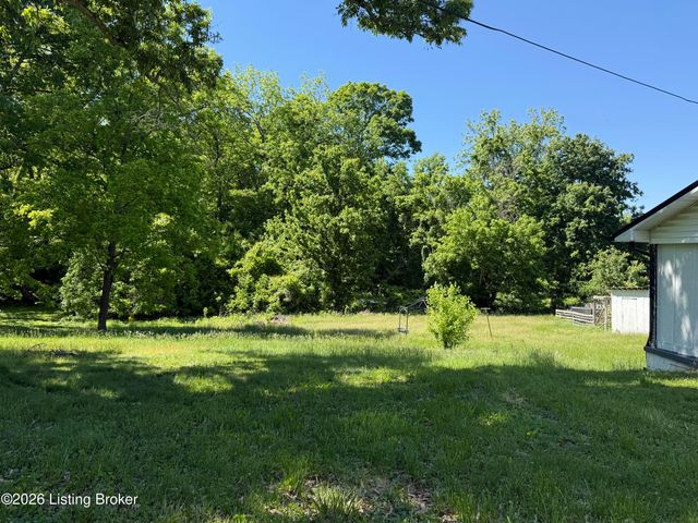 277 Pinewood Dr, Radcliff, KY 40160