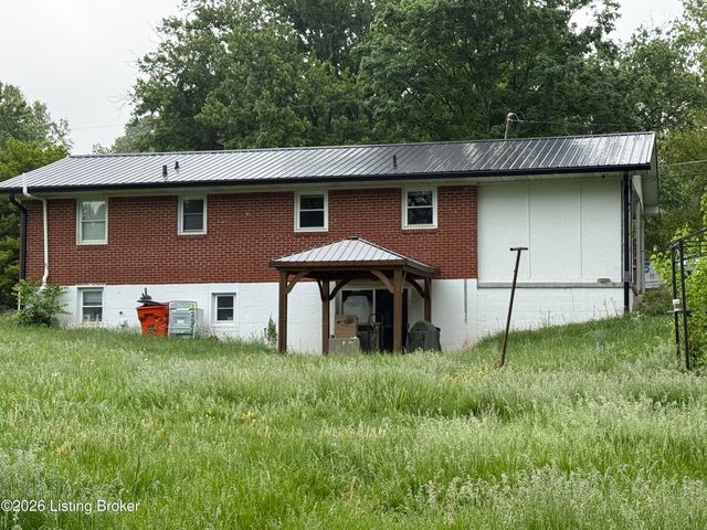 277 Pinewood Dr, Radcliff, KY 40160