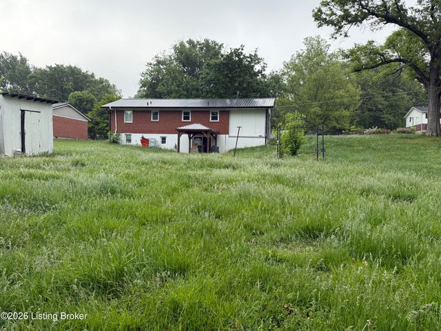 277 Pinewood Dr, Radcliff, KY 40160