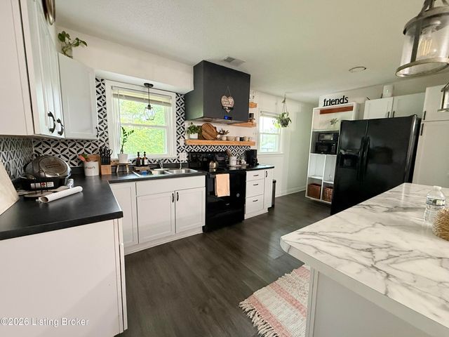 277 Pinewood Dr, Radcliff, KY 40160