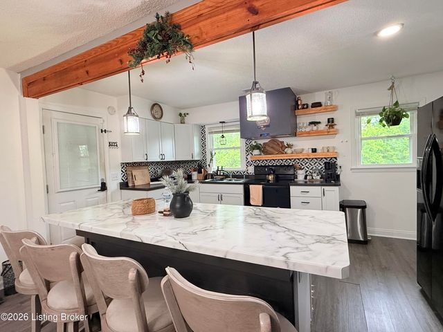 277 Pinewood Dr, Radcliff, KY 40160