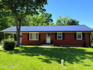 277 Pinewood Dr, Radcliff, KY 40160