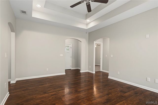 16347 Creek, Moundville, AL 35474