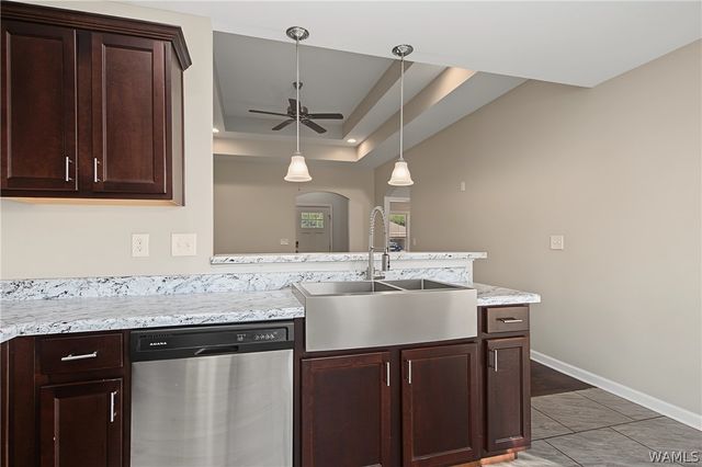 16347 Creek, Moundville, AL 35474