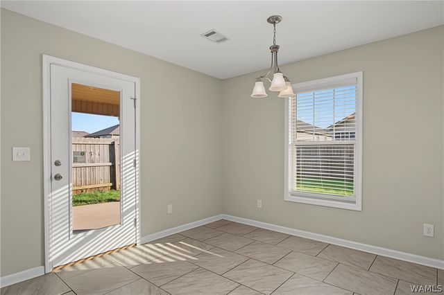 16347 Creek, Moundville, AL 35474
