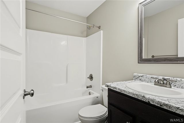 16347 Creek, Moundville, AL 35474