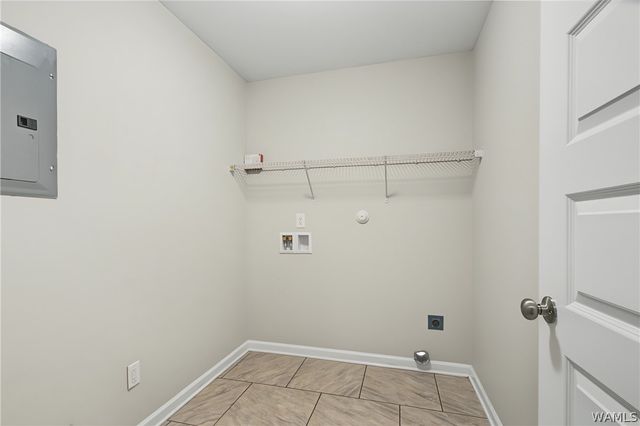16347 Creek, Moundville, AL 35474