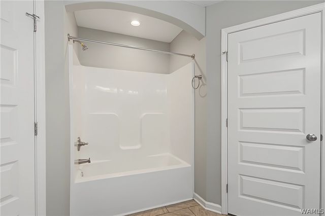 16347 Creek, Moundville, AL 35474