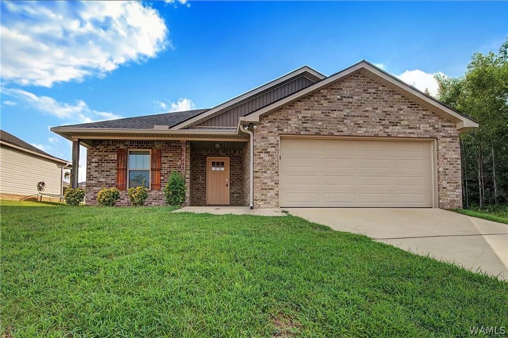 16347 Creek, Moundville, AL 35474