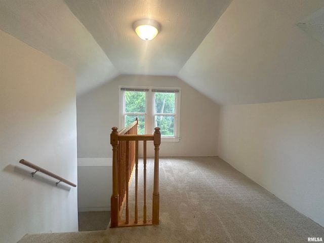 604 W WALNUT Street, Carbondale, IL 62901