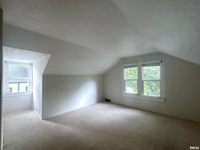 604 W WALNUT Street, Carbondale, IL 62901