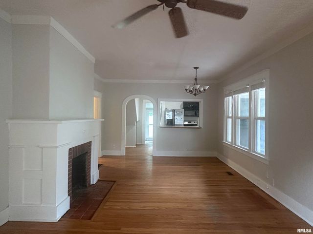 604 W WALNUT Street, Carbondale, IL 62901