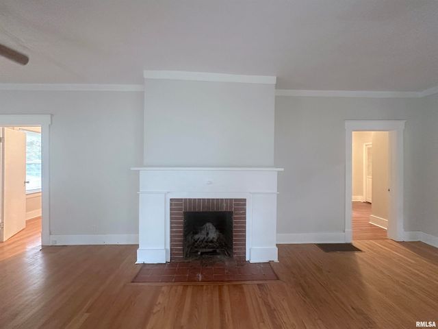 604 W WALNUT Street, Carbondale, IL 62901