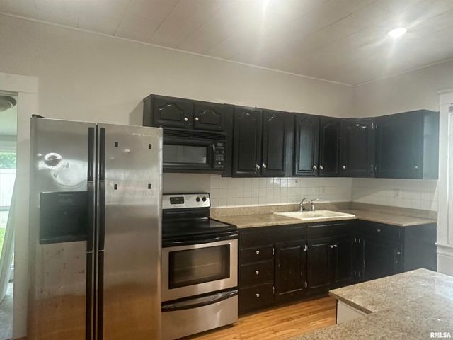 604 W WALNUT Street, Carbondale, IL 62901