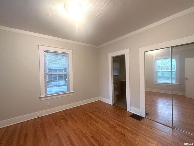 604 W WALNUT Street, Carbondale, IL 62901