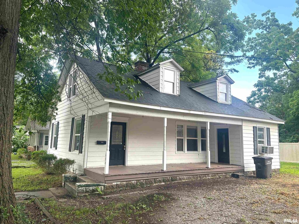 604 W WALNUT Street, Carbondale, IL 62901